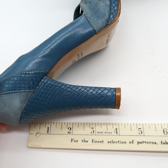 Marc Jacobs Italian-made Blue Suede Leather Cutouts Peep Toe Pumps Women's 6M - Picture 9 of 9